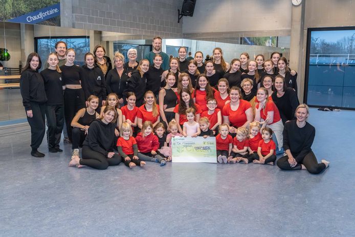 Aurora Dans & Gym schenkt 3.600 euro aan Vagevuur en Moazoart.