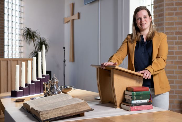 Matthea Klaasse-Mesch in de Gereformeerde kerk de Voorhof in Andel. Zondag doet ze intrede.