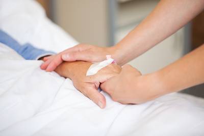 Hersendode vrouw ligt maanden in coma en baart gezond kind