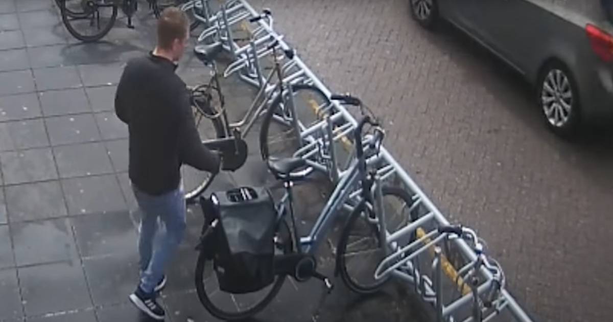 Fiets binnen paar seconden weg: politie deelt beelden van man met valse sleutel.