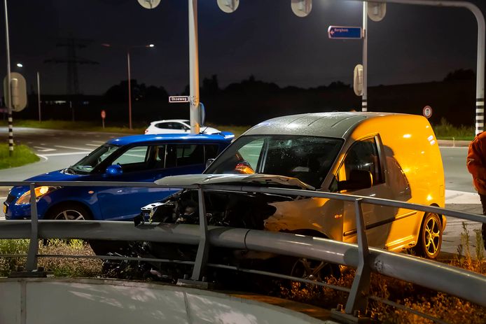 Grote ravage op de Megensebaan na een ongeval.