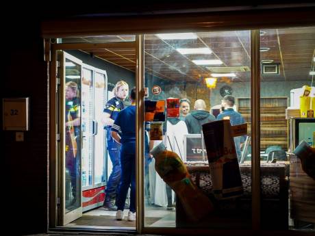 Kebabzaak in centrum van Lochem overvallen: ‘Ik hoorde veel gegil’