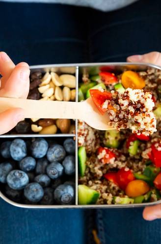 “Gezond eten kan je brein tot 7 jaar jonger maken”: neuroloog tipt welke voeding helpt om gezond oud te worden en welke net niet