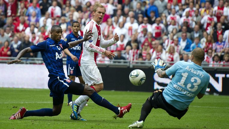 Mei 2011. Siem de Jong maakt de 3-1 voor Ajax in de kampioenswedstrijd tegen FC Twente, die zou resulteren in de dertigste landstitel van de Amsterdammers. Beeld anp