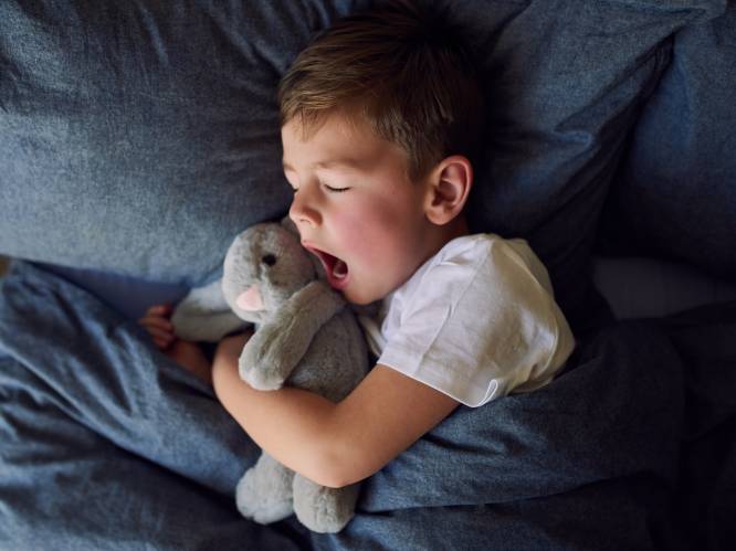 Wondermiddel of gevaarlijk? Steeds meer ouders geven hun kind melatonine om beter te slapen. Expert reageert