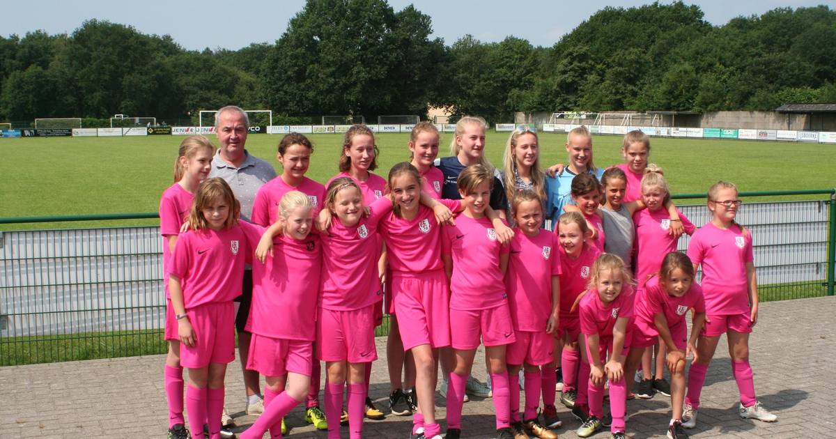 Red Flame Celien Guns verrast deelneemsters Soccer Academy Vosselaar