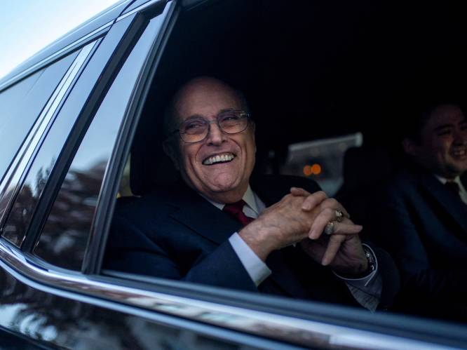 Giuliani, Meadows en 16 andere Republikeinen aangeklaagd omdat ze “uitslag van verkiezingen probeerden om te buigen”