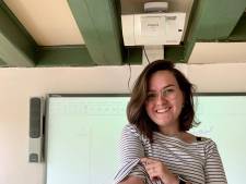 Docent Sophie laat tattoo zetten die ontworpen is door leerlingen en miljoenen kijkers zien het eindresultaat