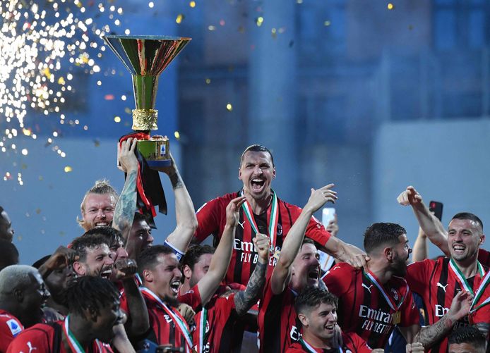 Ibrahimovic viert titel met AC Milan