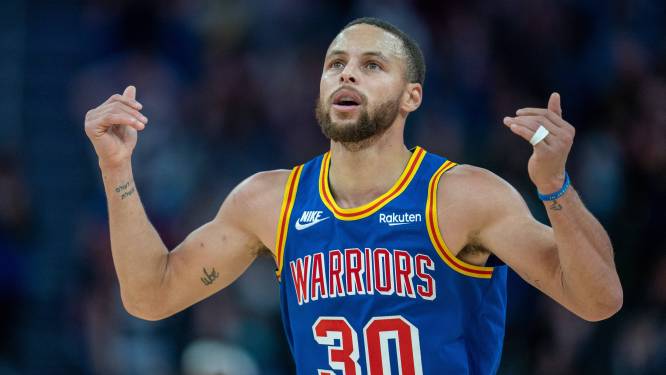 Stephen Curry schittert voor Golden State tegen Memphis