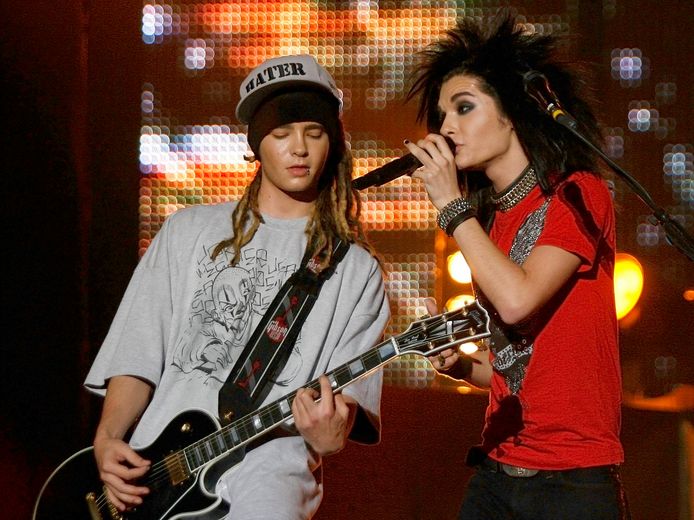 Tom (in het wit) en zijn broer Bill vormden jarenlang het hart van de band Tokio Hotel. In 2005 scoorden ze een wereldhit met 'Monsoon'.