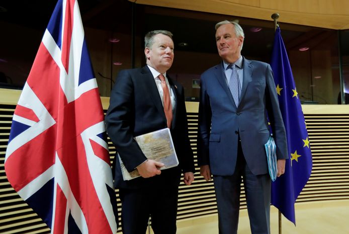 Onderhandelaars David Frost (l) en Michel Barnier (r).