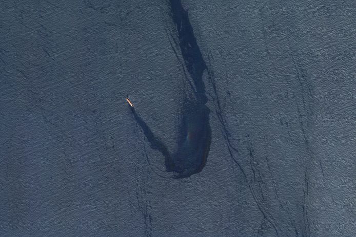 The Rubimar cargo ship has already left an oil slick about 29 kilometers long.