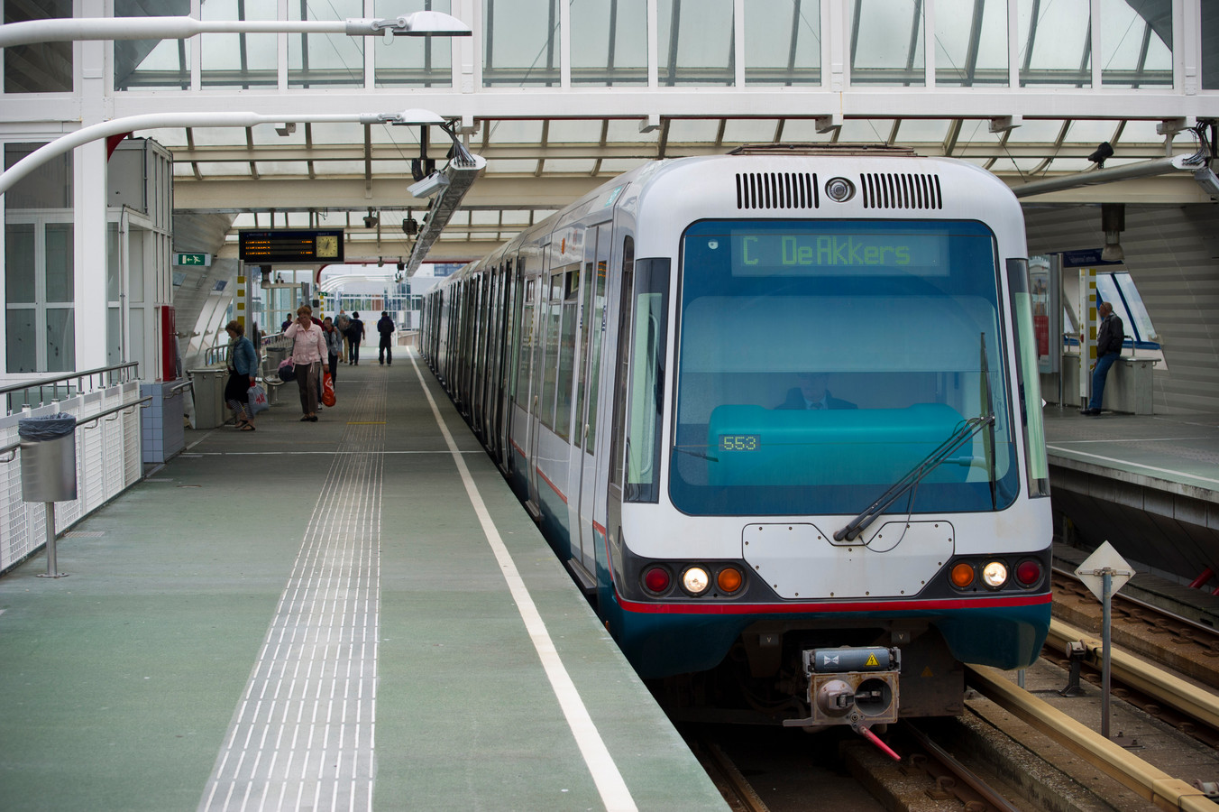 Metro C De Terp Metro in Nissewaard moet veel zachter rijden vóór 06.00 uur' | Foto | AD.nl