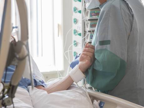 Tekort aan medicijnen voor coronapatiënten; ook reumapatiënten in de knel
