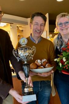 Bakker Nijkamp uit Holten wint eerste prijs voor de lekkerste oliebol