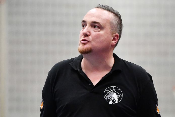Wim Van Britsom is aan zijn laatste maanden bezig als headcoach van Kontich Wolves. Een opvolger is er nog niet.