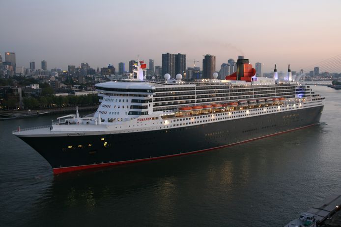 Tien jaar geleden, op 11 oktober 2012, was de extravagante Queen Mary 2 voor het laatst in Rotterdam.