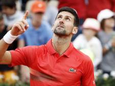 Djokovic heeft weinig moeite met Slowaak, Zverev door het oog van de naald