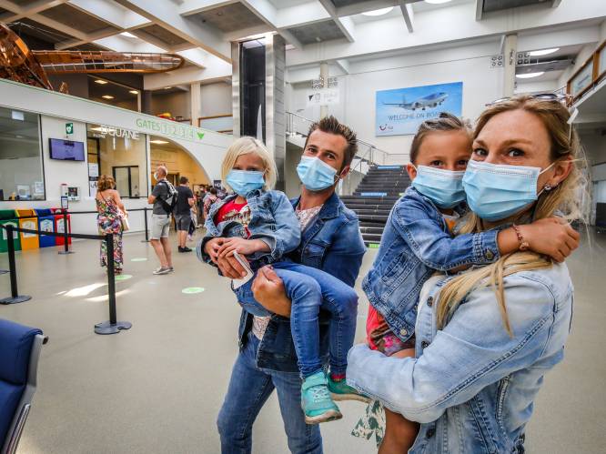 Er vertrekken opnieuw toeristen vanop luchthaven van Oostende: “Nerveus? Neen, maar spannend is het wél”