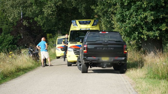 Ongeluk met een scooter aan de Kappeweg in Wijhe.