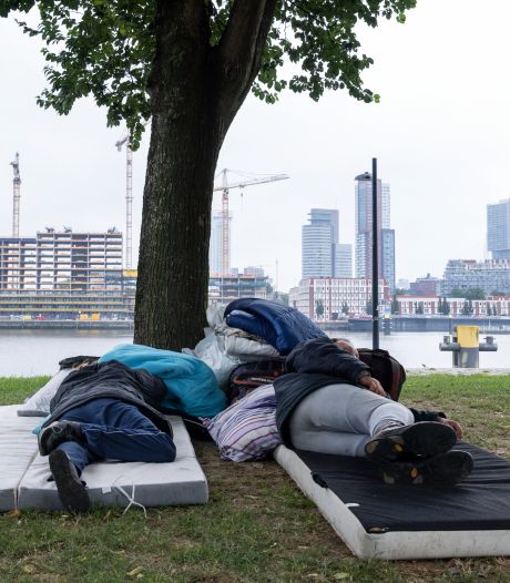 Rotterdam ziet toename van buitensla­pers: ‘We maken ons zorgen over wat er gebeurt’
