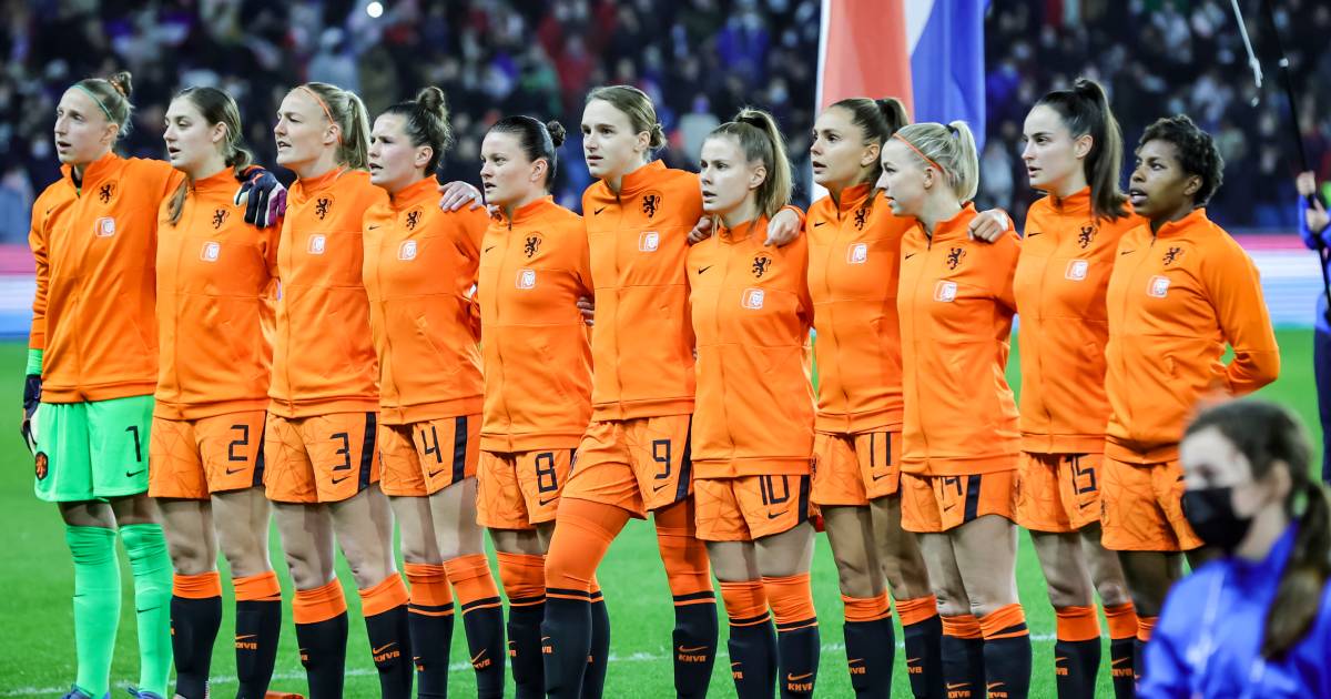 Overstijgen Beweren Verstelbaar Leeuwinnen krijgen voortaan dezelfde beloning als mannen van Oranje: 'Een  historische stap' | Instagram | AD.nl