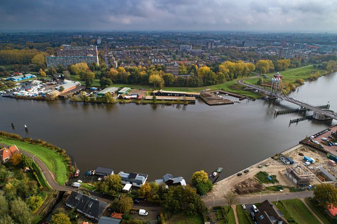Het te bebouwen gebied tussen de Twistvlietbrug (r) en Mastenbroekerbrug, met op de achtergrond de wijk Holtenbroek.