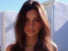 Enceinte, Emily Ratajkowski pose nue et se compare à Winnie l’ourson
