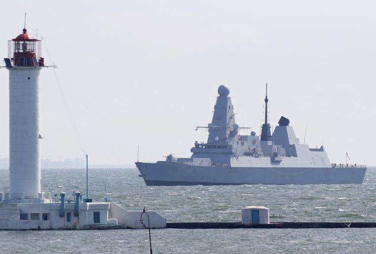 Het Britse schip HMS Defender vorige week bij Odessa, Oekraïne. Beeld REUTERS