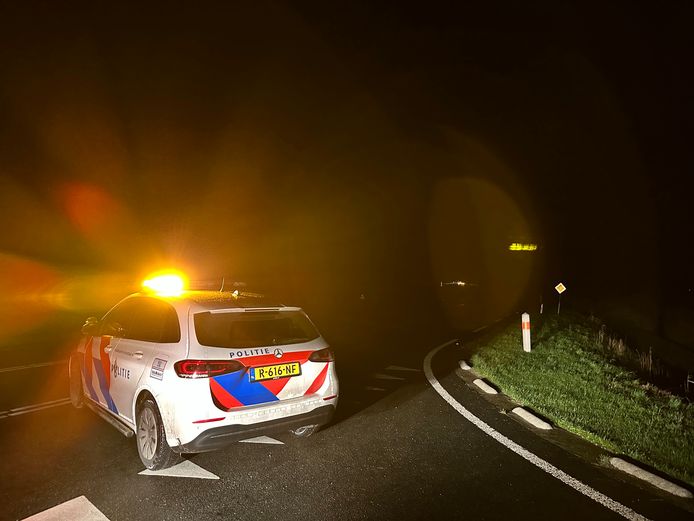 De weg was lange tijd voor onderzoek afgesloten.