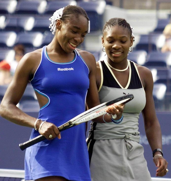 Venus (l) en Serena Williams in 1999.