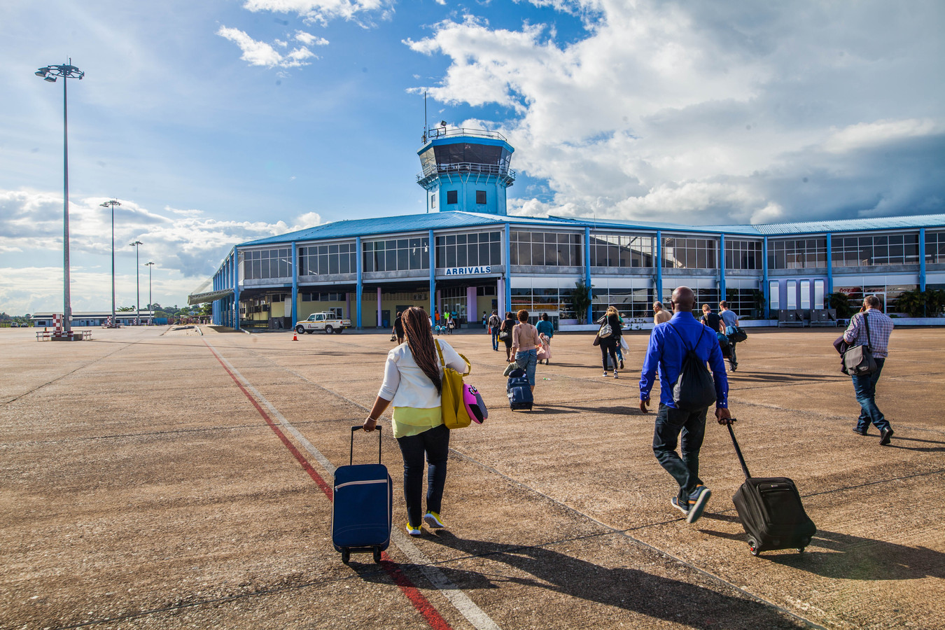 Ticketprijzen Suriname rijzen de pan uit, duizenden euro's dokken voor enkeltje Foto bd.nl