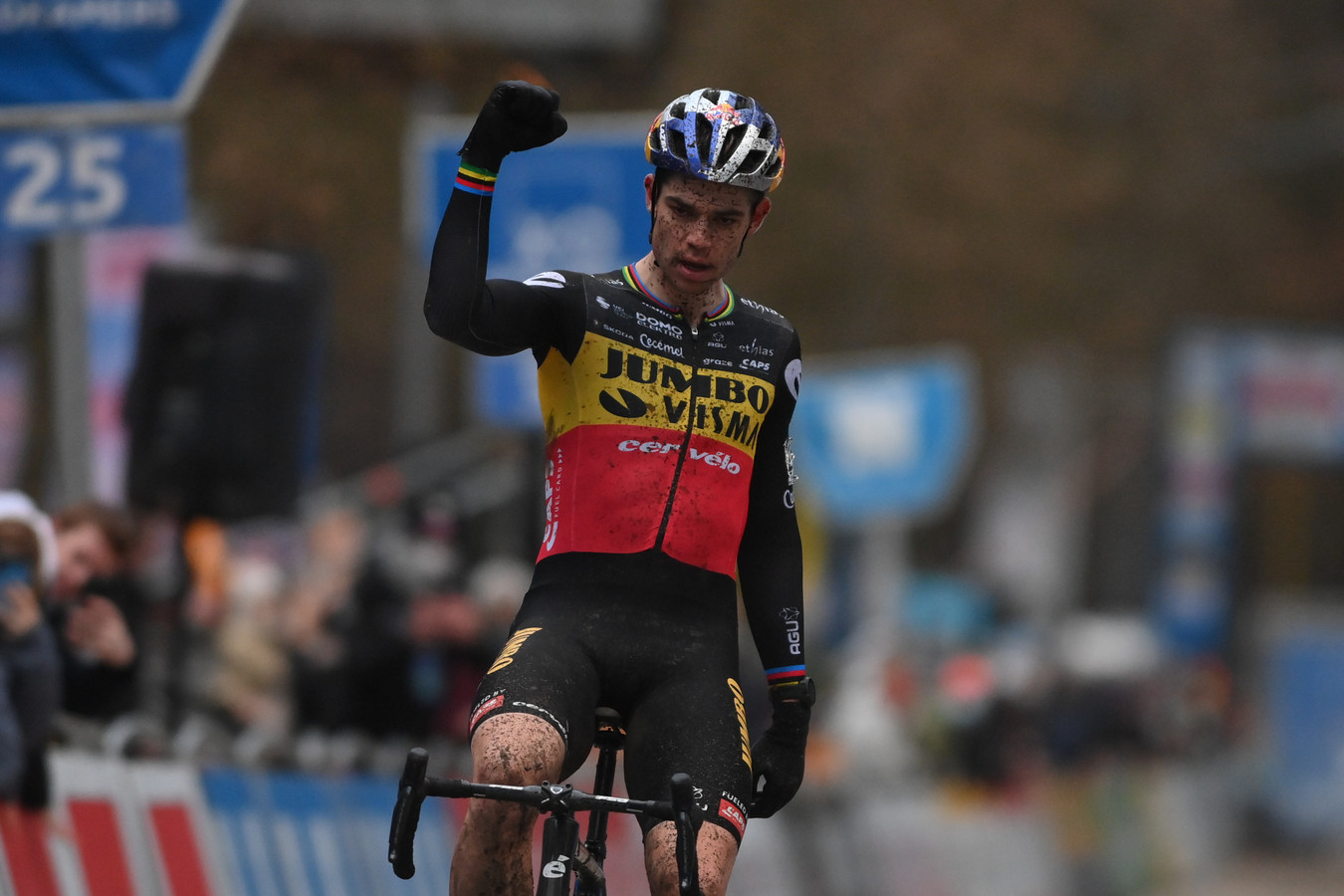 Na Mathieu van der Poel slaat