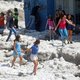 Fikse hagelstorm bedekt Mexicaanse stad midden in de zomer met dikke laag ijs