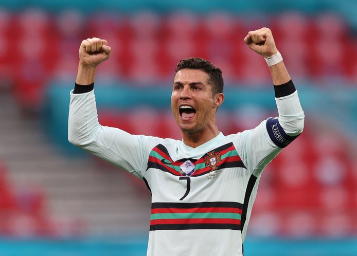 Recordbreker Ronaldo behoedt Portugal van valse start ...