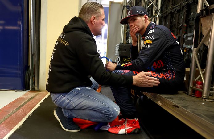 Jos Verstappen en zijn zoon Max na diens F1-zege.