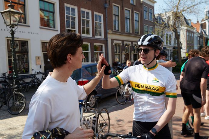 Tim Zuidberg wishes the cyclists good luck.