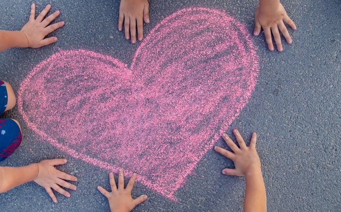 Strooien Met Hartjes En Regenbogen Voor Je Raam De Leukste Corona Initiatieven Voor Kinderen Familie Hln Be