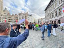 Protest aan Antwerps stadhuis tegen luchthaven Deurne
