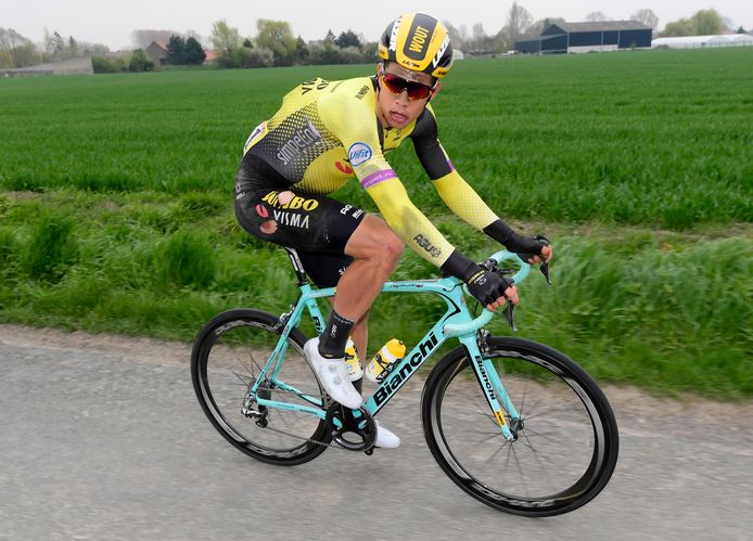 Beeld van Wout van Aert tijdens laatste editie van Parijs-Roubaix.