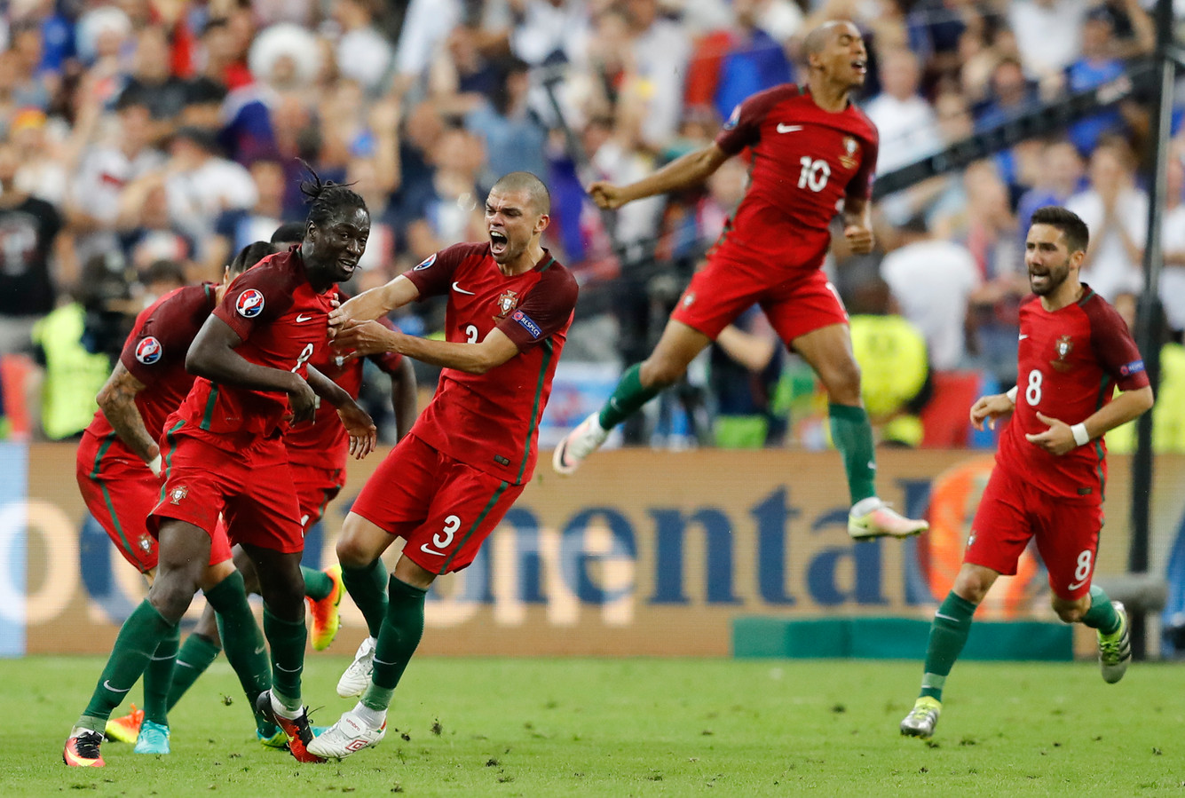 Portugal france football. Португалия чемпион 2016. Португалия евро 2016. Сборная Португалии евро 2016. Португалия чемпион евро.