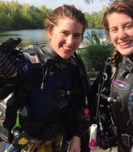 Vrouw (28) die tweelingzus redde van krokodilaanval: ‘Het was puur adrenaline’