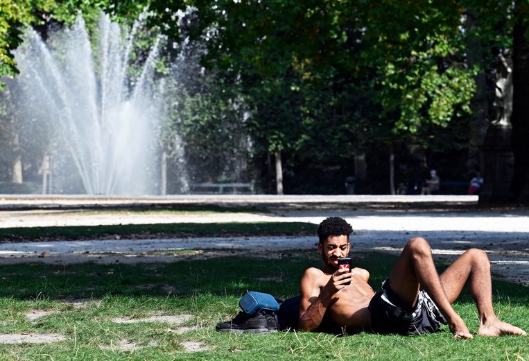 Opvallend warm weer in september in Brussel. Beeld Photo News