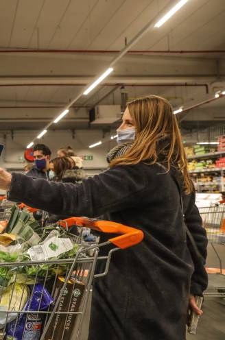 Supermarkten vervangen plastic klantenkaart steeds meer door apps: waar scoor je het meeste korting, wat zijn de andere voordelen én is het wel veilig?
