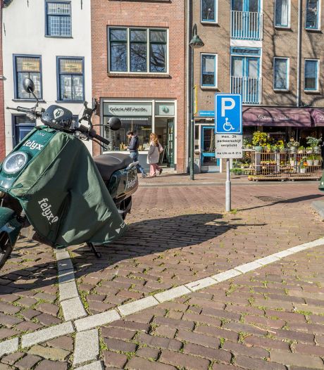 Ondanks verbod verhuurt Felyx nog steeds scooters in Delft: ‘Vergunningsaanvraag was dubbelzinnig’