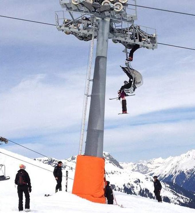 Une Mere Tente En Vain De Retenir Sa Fille Qui Chute D Un Telesiege Monde 7sur7 Be