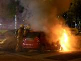 Auto brandt volledig uit op parkeerterrein in Meppel