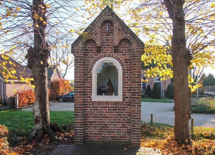 Huidige en derde Odradakapel in Macharen. De eerste werd op dezelfde plaats gebouwd in de late middeleeuwen.
