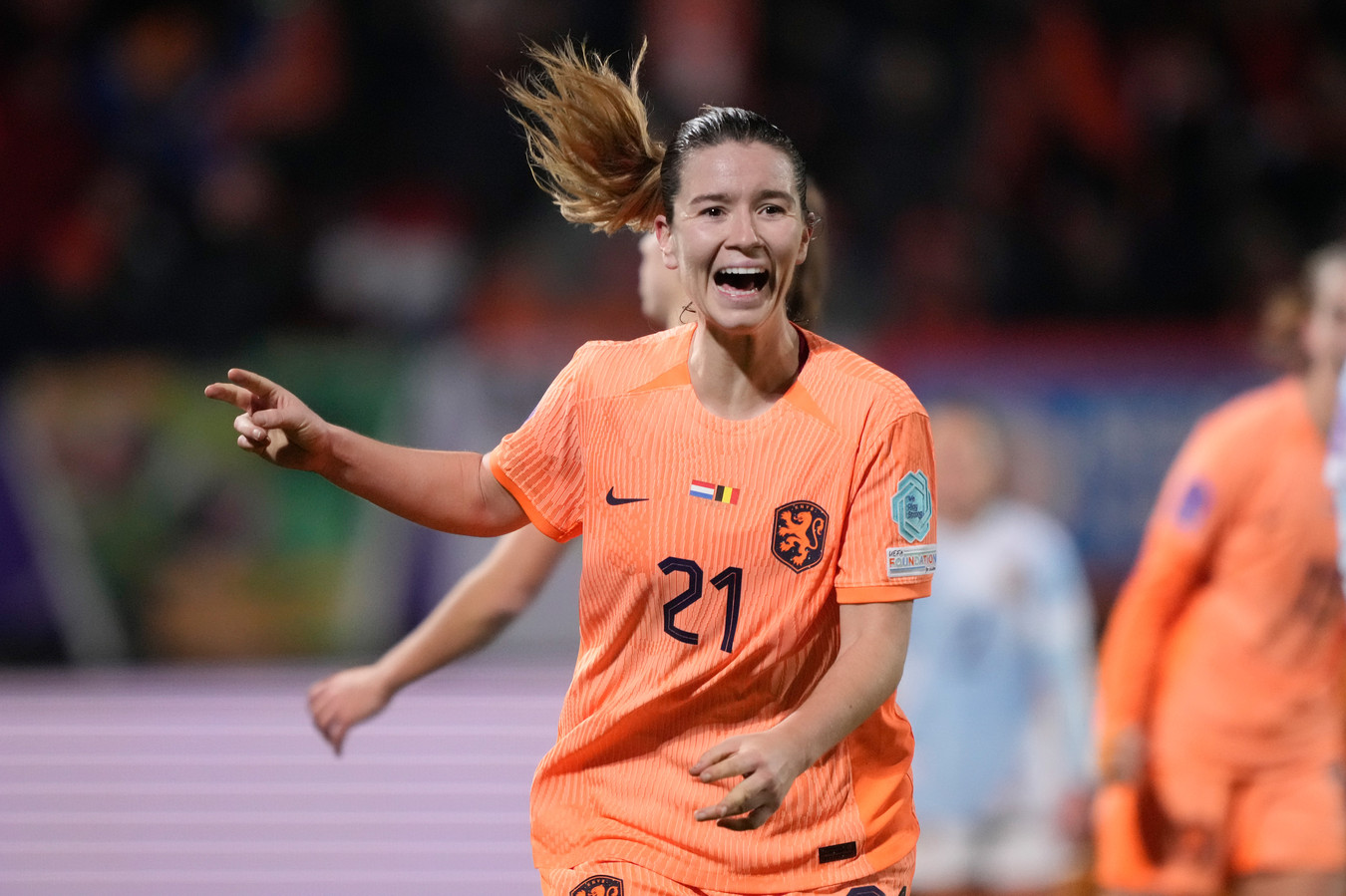 Dit is waarom de ‘Spaanse’ Oranjeheldin Damaris Egurrola vloeiend